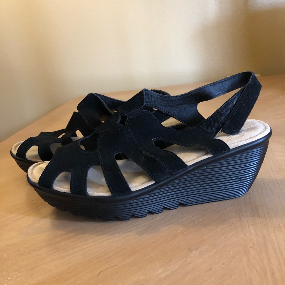 New Sketchers Black Strappy Wedge Sandal 9M